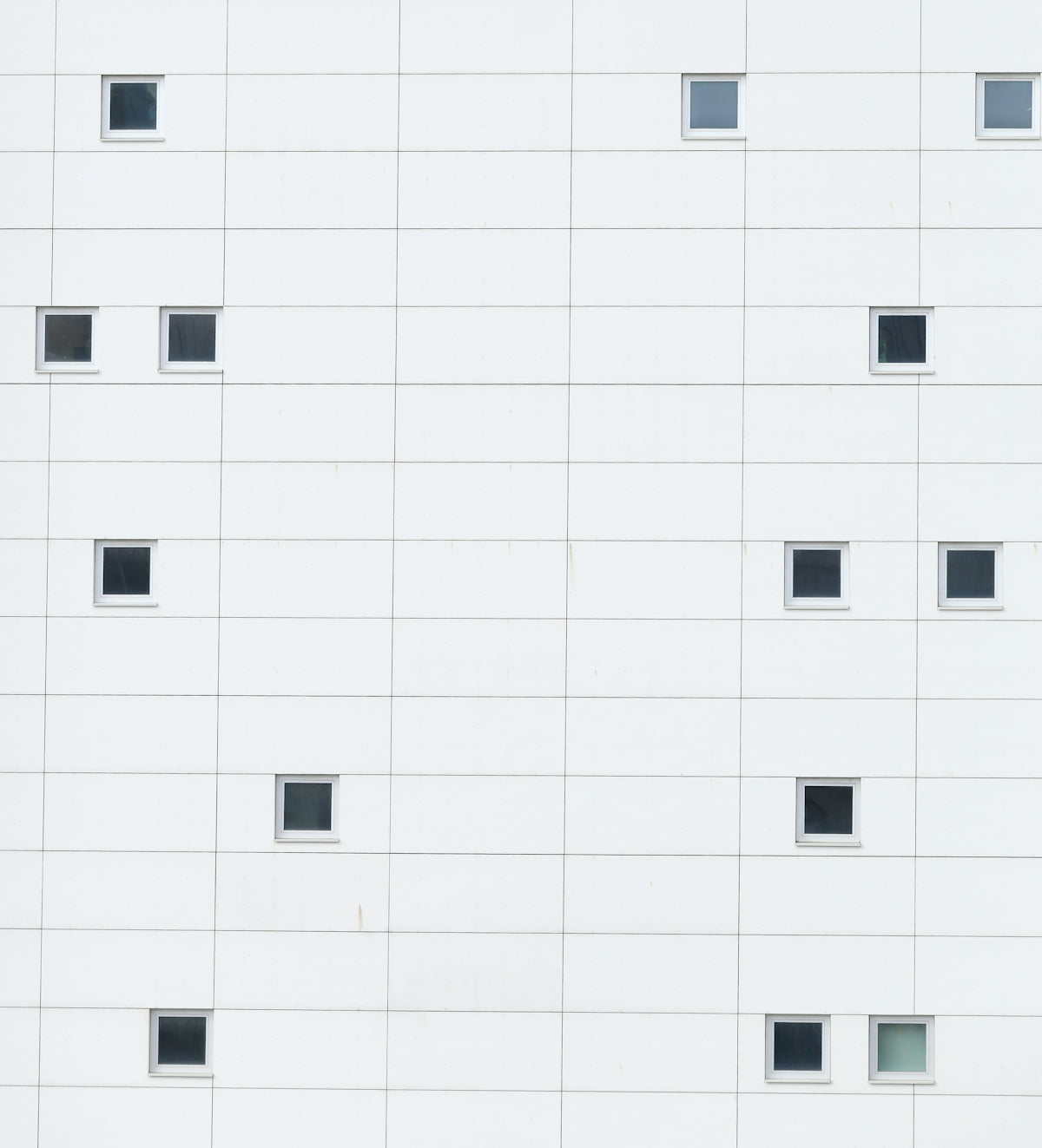 gray concrete building