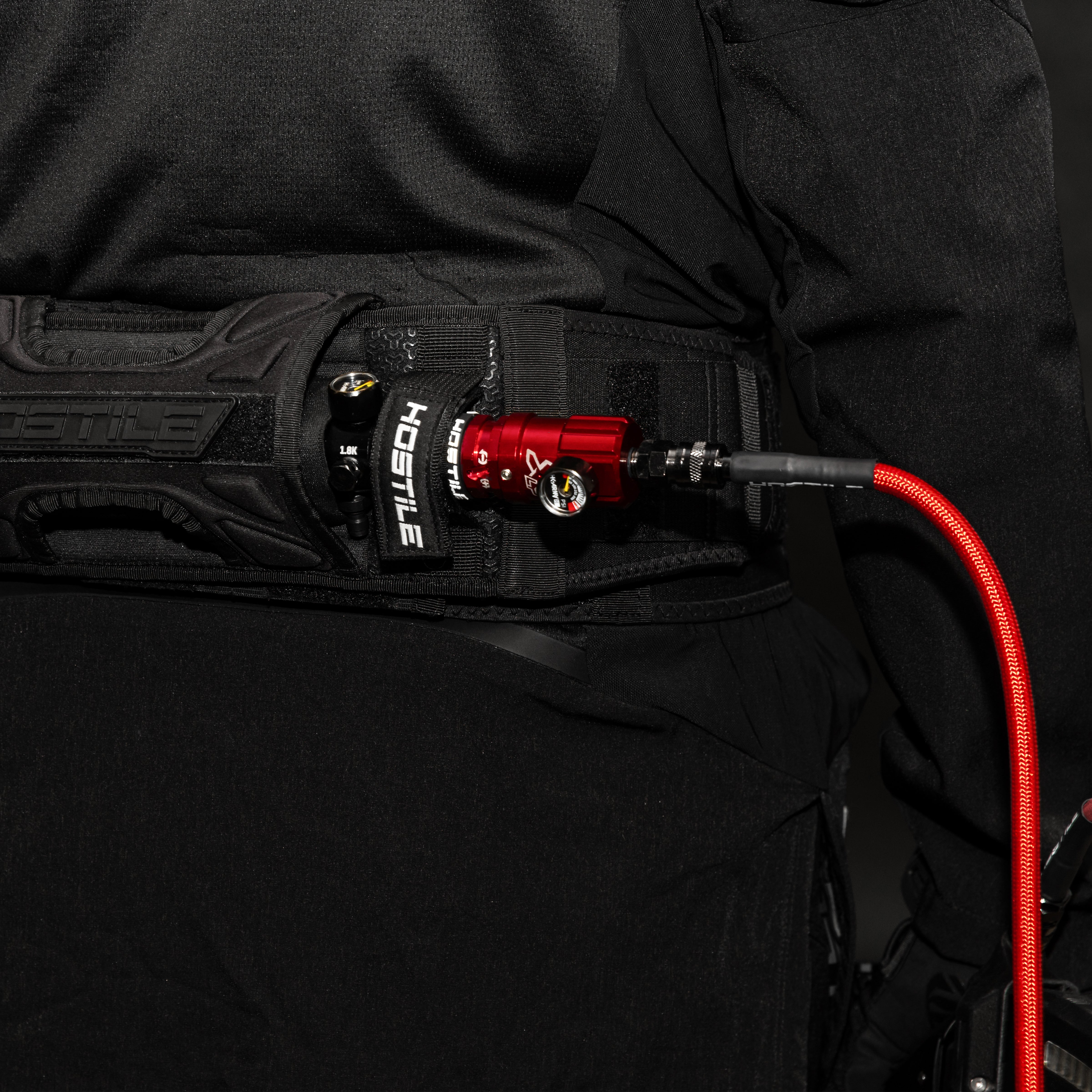 Hostile® XLP Regulator - Top Port Quick-Disconnect - Red