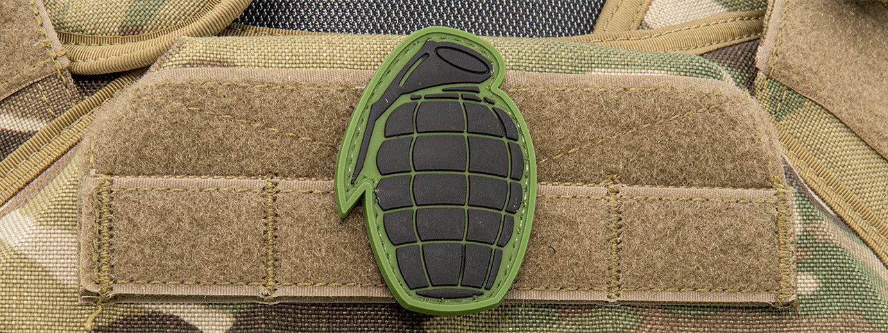 Grenade w/ Green Background PVC Patch (Color: Black)