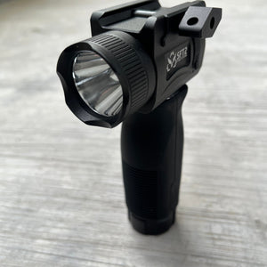 Vertical Foregrip 3 in 1 Flashlight (2000 Lumen) - XTREME Airsoft Superstore