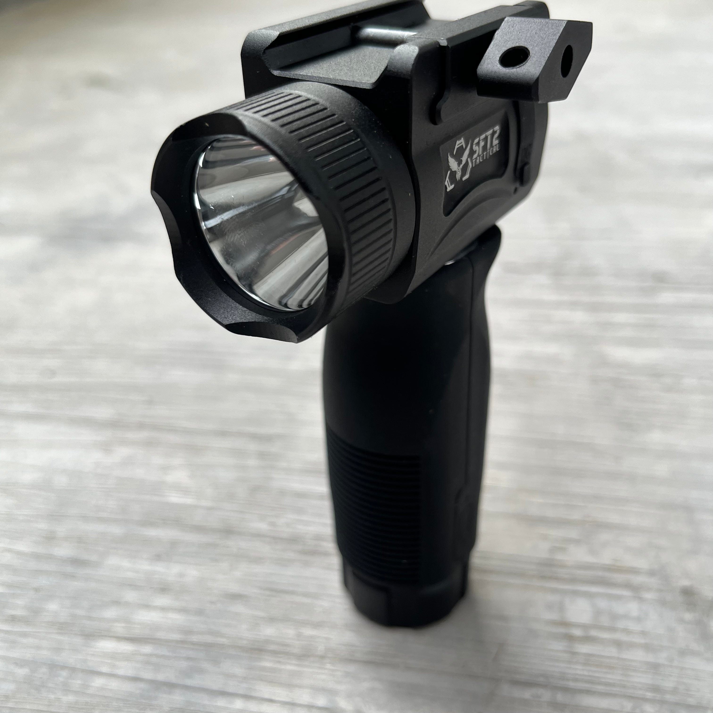 Vertical Foregrip 3 in 1 Flashlight (2000 Lumen) - XTREME Airsoft Superstore