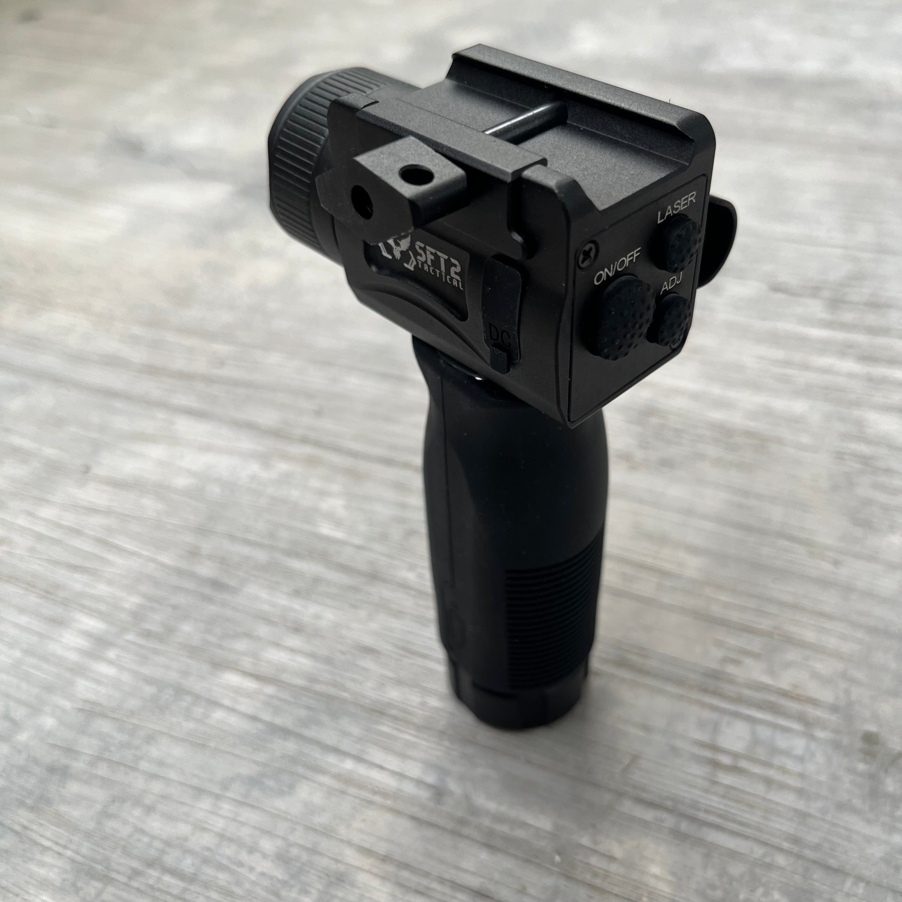Vertical Foregrip 3 in 1 Flashlight (2000 Lumen) - XTREME Airsoft Superstore